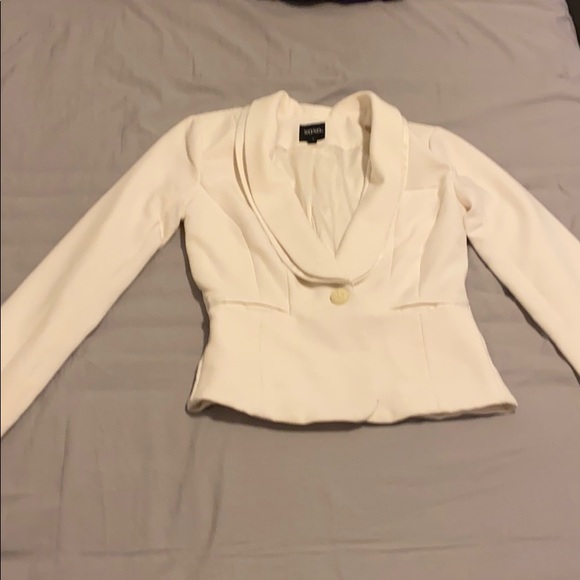 White blazer with collar - Picture 2 of 3